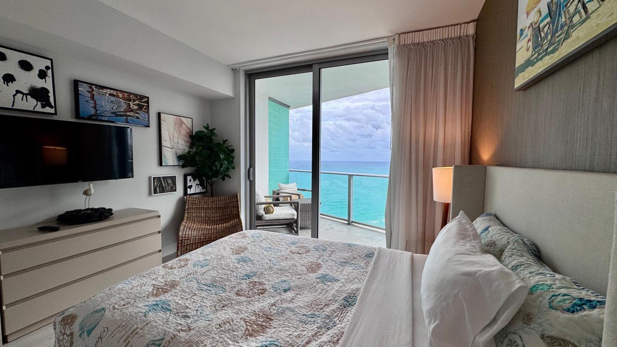 Picturesque Beachfront - Lovely 2bd And 2ba With Direct Ocean View