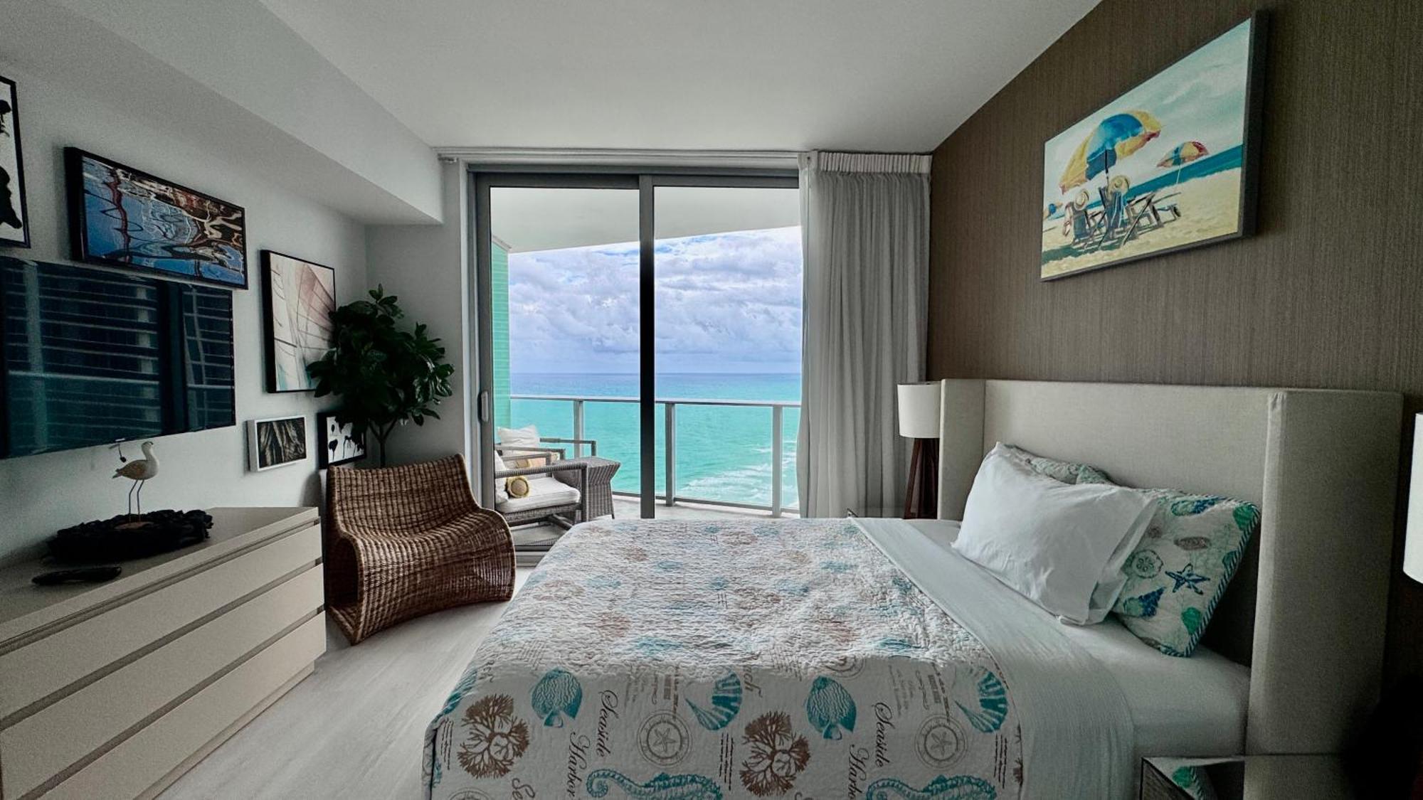 Apartment Picturesque Beachfront - Lovely 2bd And 2ba With Direct Ocean View