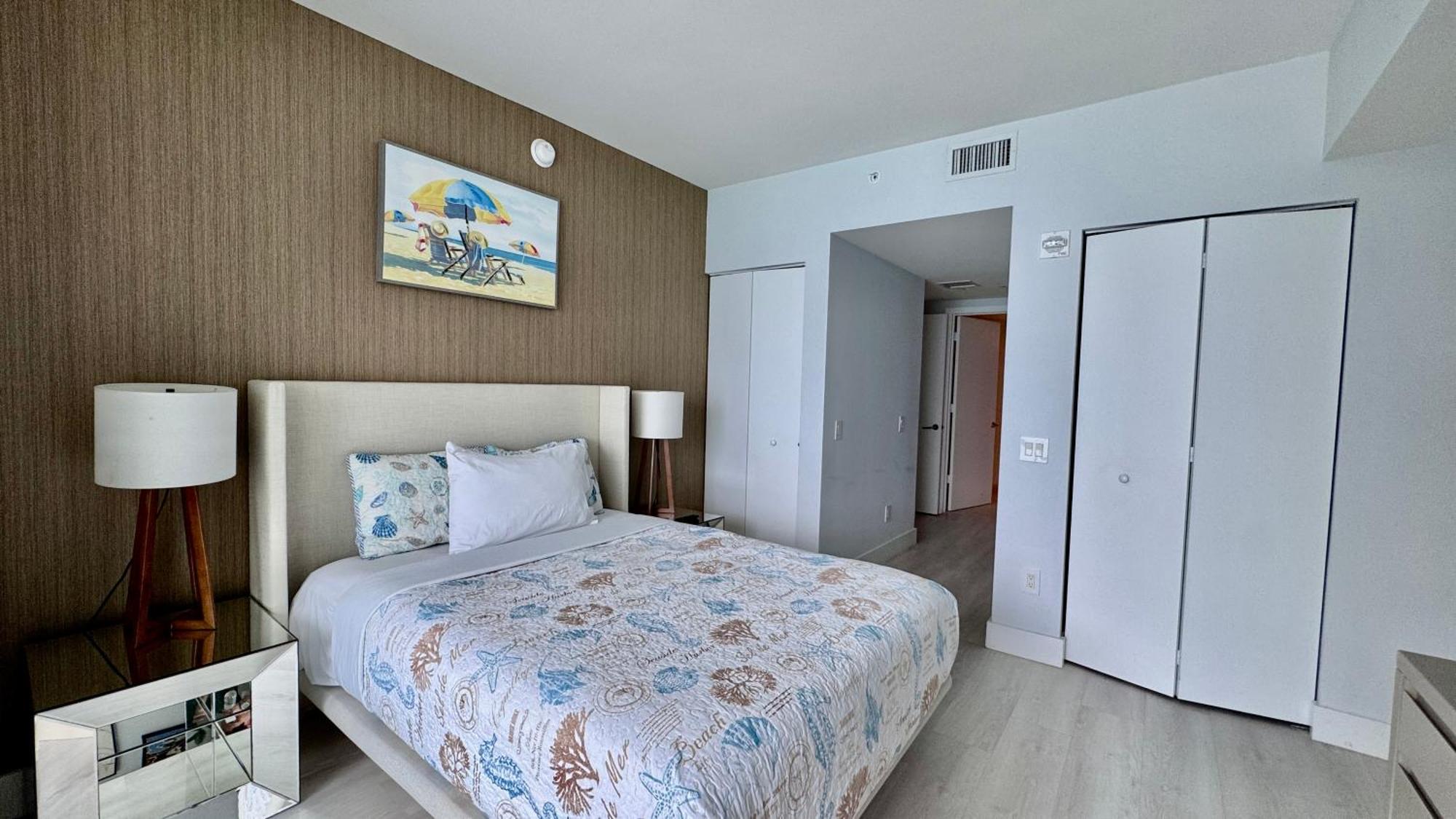 Picturesque Beachfront - Lovely 2bd And 2ba With Direct Ocean View Apartment *