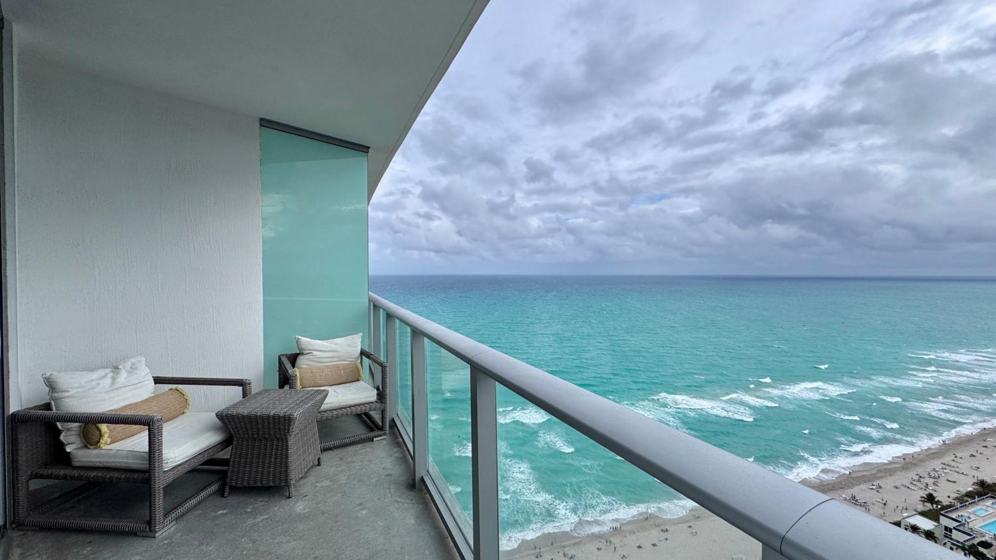 Apartment Picturesque Beachfront - Lovely 2bd And 2ba With Direct Ocean View *