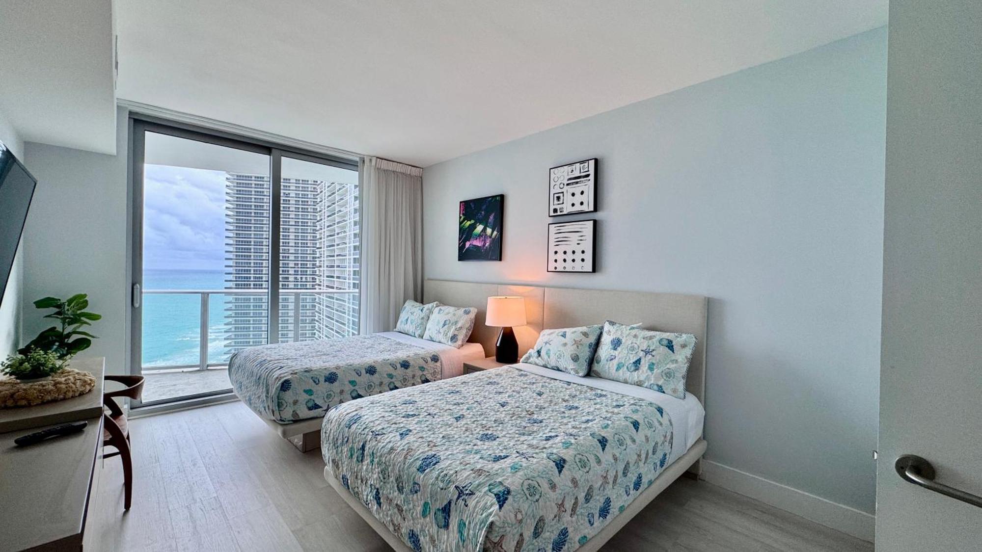 Picturesque Beachfront - Lovely 2bd And 2ba With Direct Ocean View *