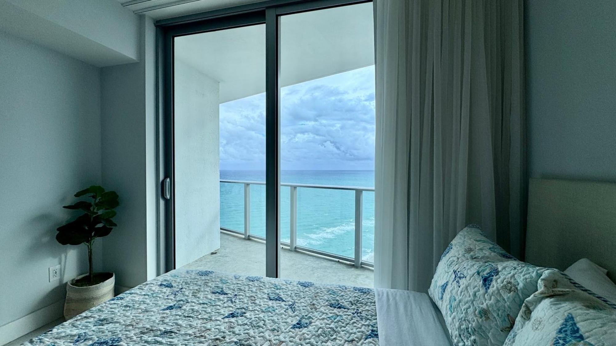 Picturesque Beachfront - Lovely 2bd And 2ba With Direct Ocean View * Hollywood