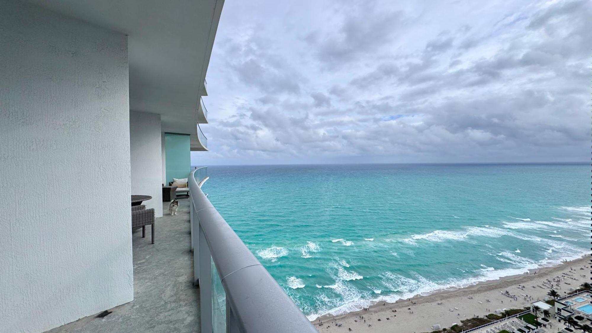 Picturesque Beachfront - Lovely 2bd And 2ba With Direct Ocean View Apartment