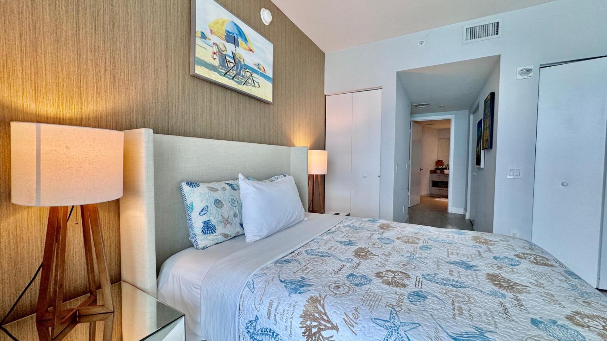 Picturesque Beachfront - Lovely 2bd And 2ba With Direct Ocean View Apartment *