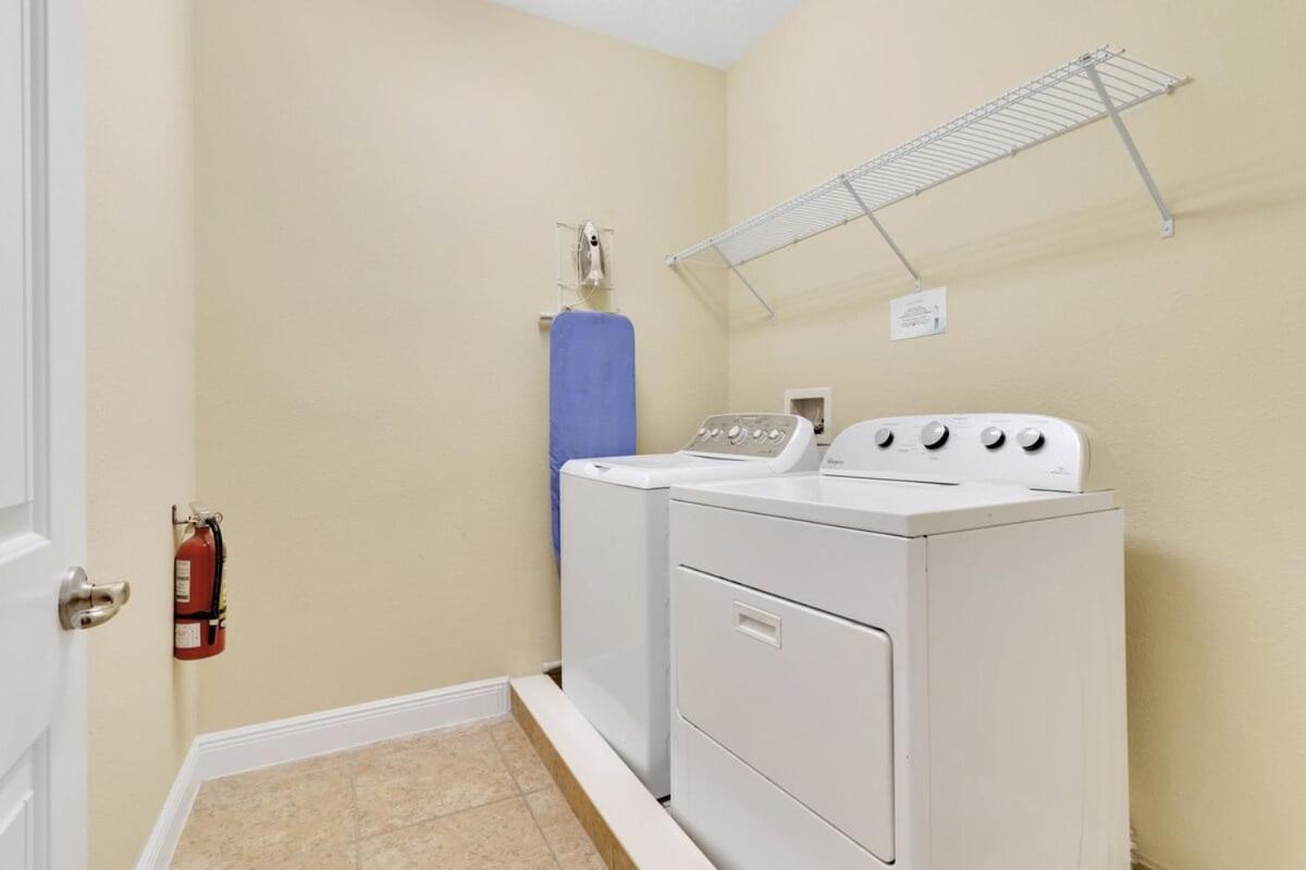 331-8-pc-perfectly Furnished With Games And Movie *