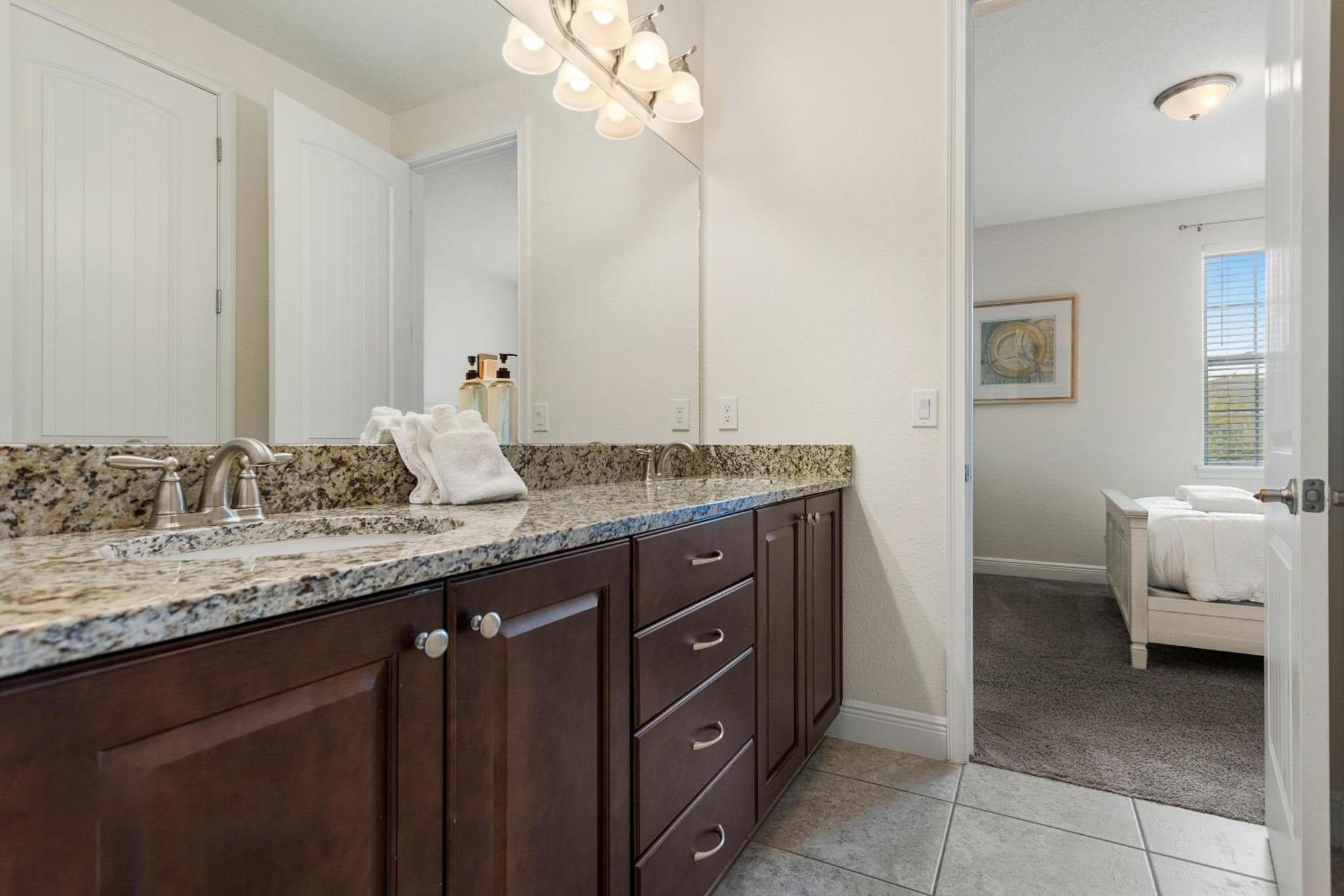 Holiday home 331-8-pc-perfectly Furnished With Games And Movie Orlando