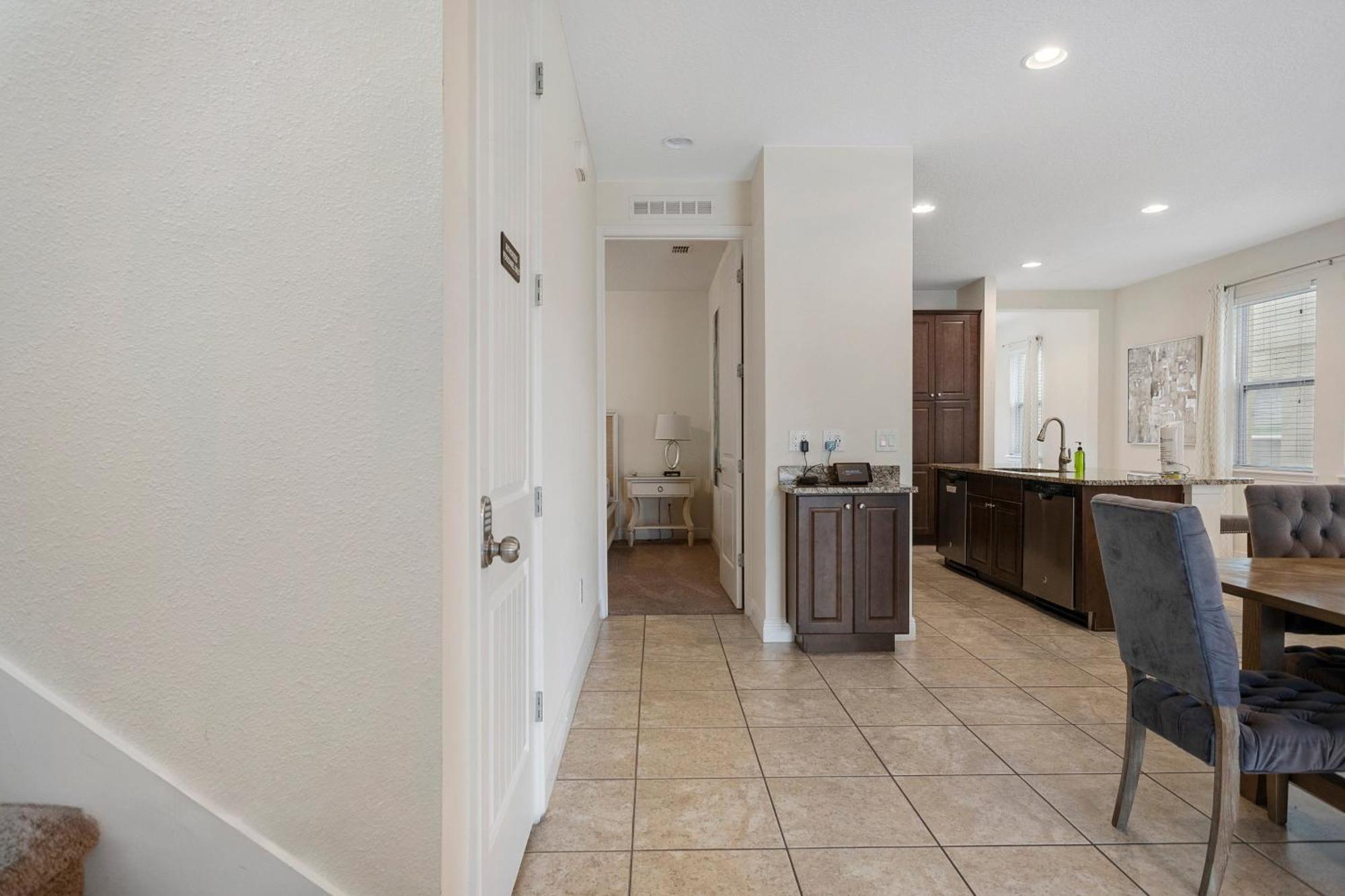 331-8-pc-perfectly Furnished With Games And Movie *