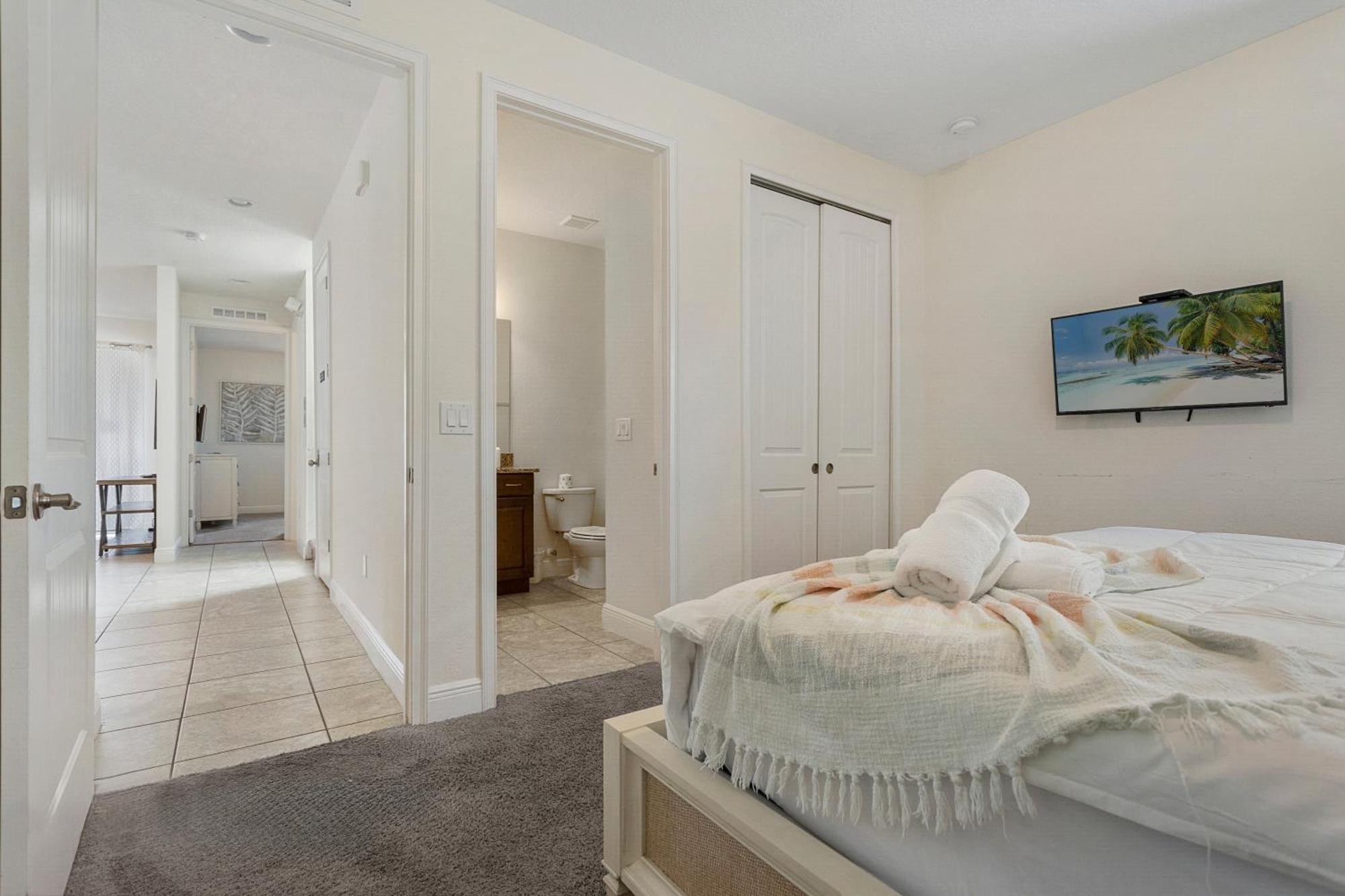 331-8-pc-perfectly Furnished With Games And Movie