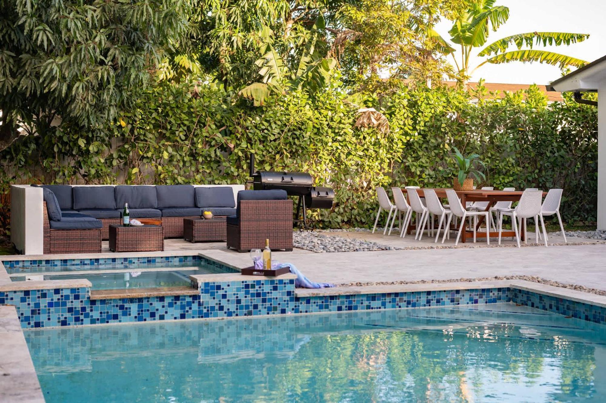 Luxe Heated Pool Fire Pit Games Holiday home *