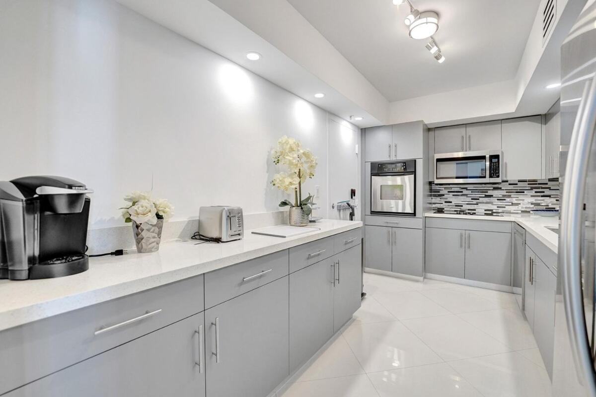 Luxury Oceanfront 3 Bedroom On The 16 Floor Apartment *
