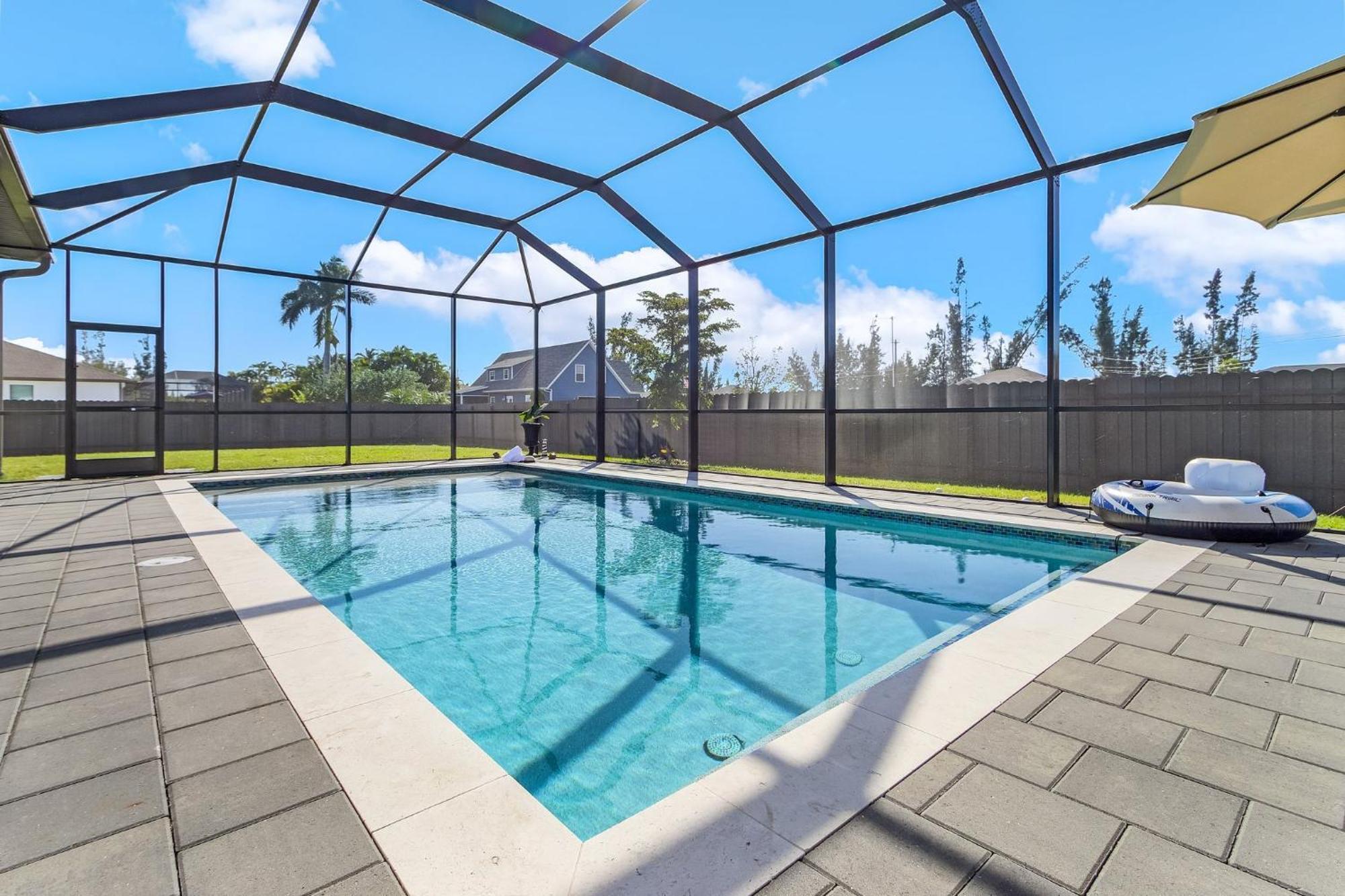 Pool, Exercise Equipment, Pool Table & Console Game - Sunset Paradise - Roelens Vacations * Matlacha