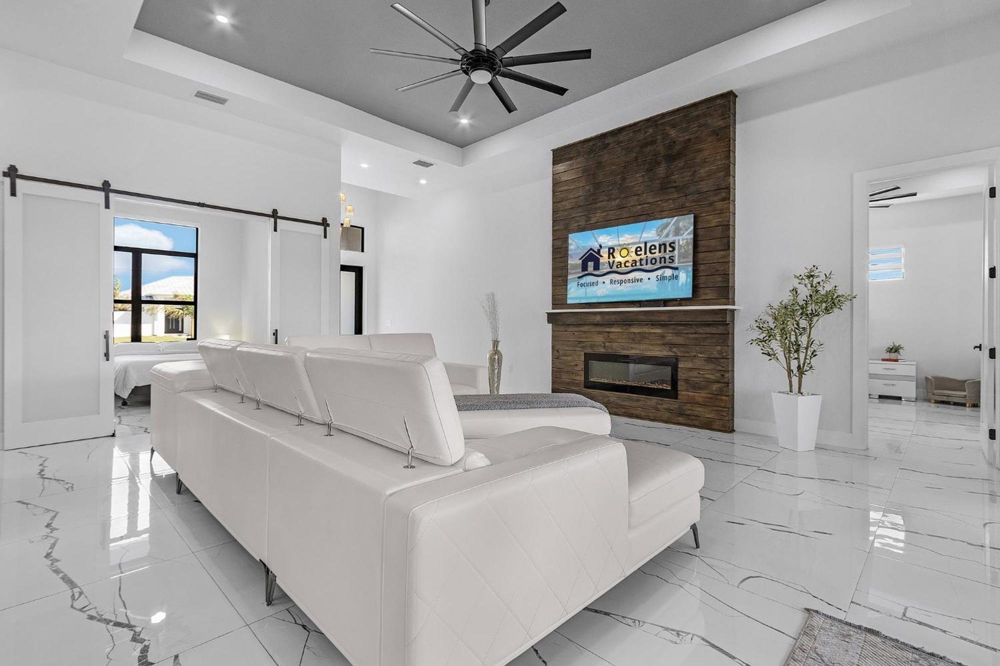 Holiday home Pool, Exercise Equipment, Pool Table & Console Game - Sunset Paradise - Roelens Vacations Matlacha