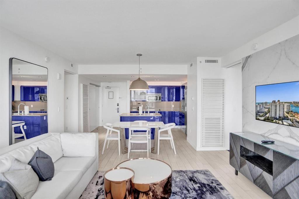 Aparthotel Luxury Beachfront Two Bedroom - W Residences *