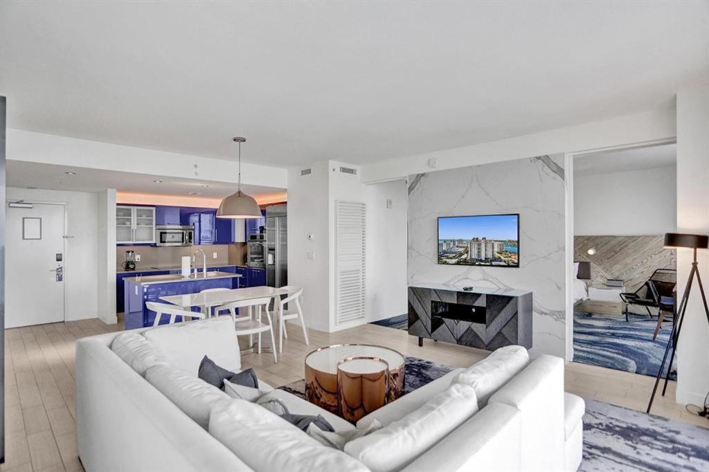 Aparthotel Luxury Beachfront Two Bedroom - W Residences
