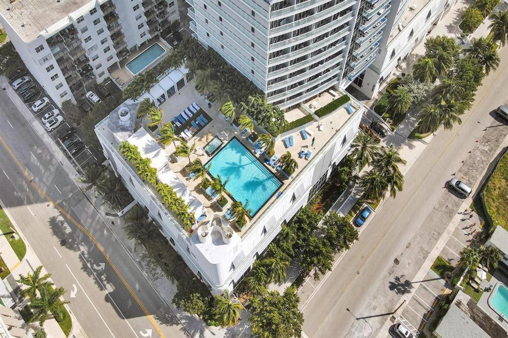 Aparthotel Luxury Beachfront Two Bedroom - W Residences *