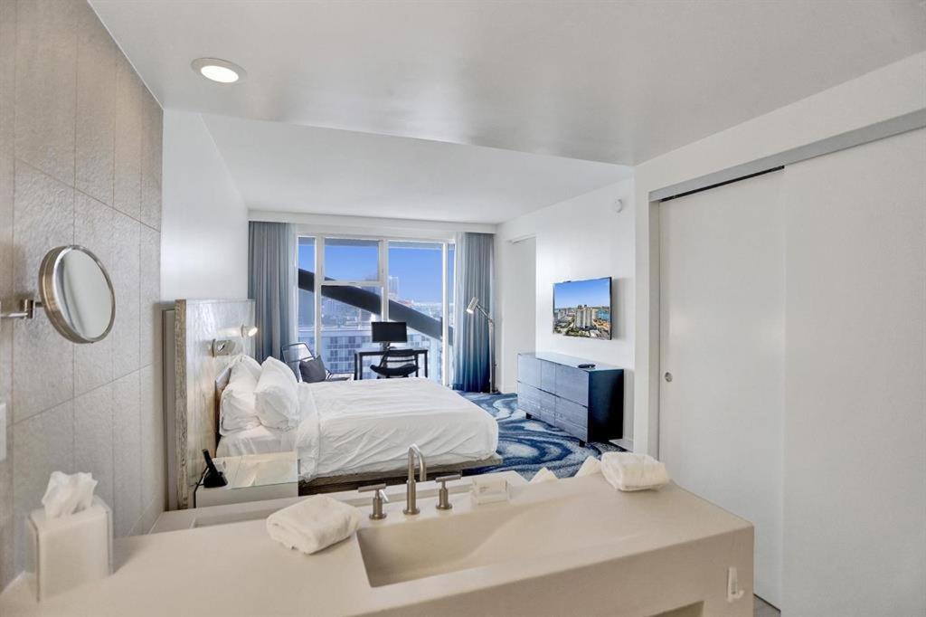 Aparthotel Luxury Beachfront Two Bedroom - W Residences