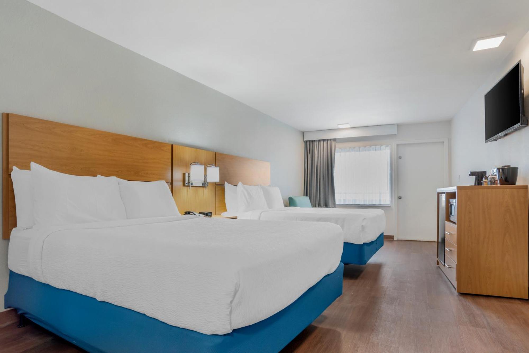 Chateau Beachfront Hotel, A By The Sea Hotel