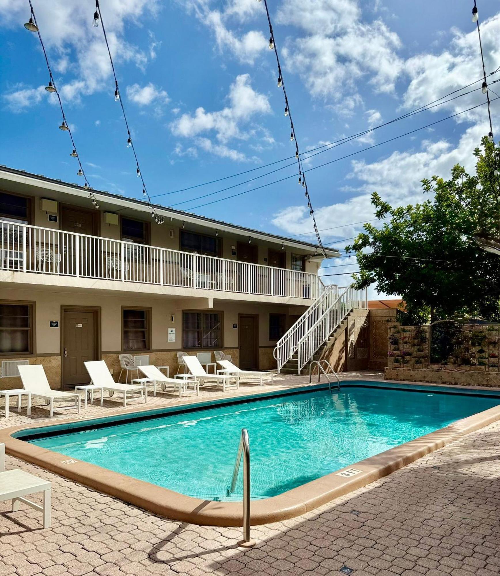 Sheridan Apartment *