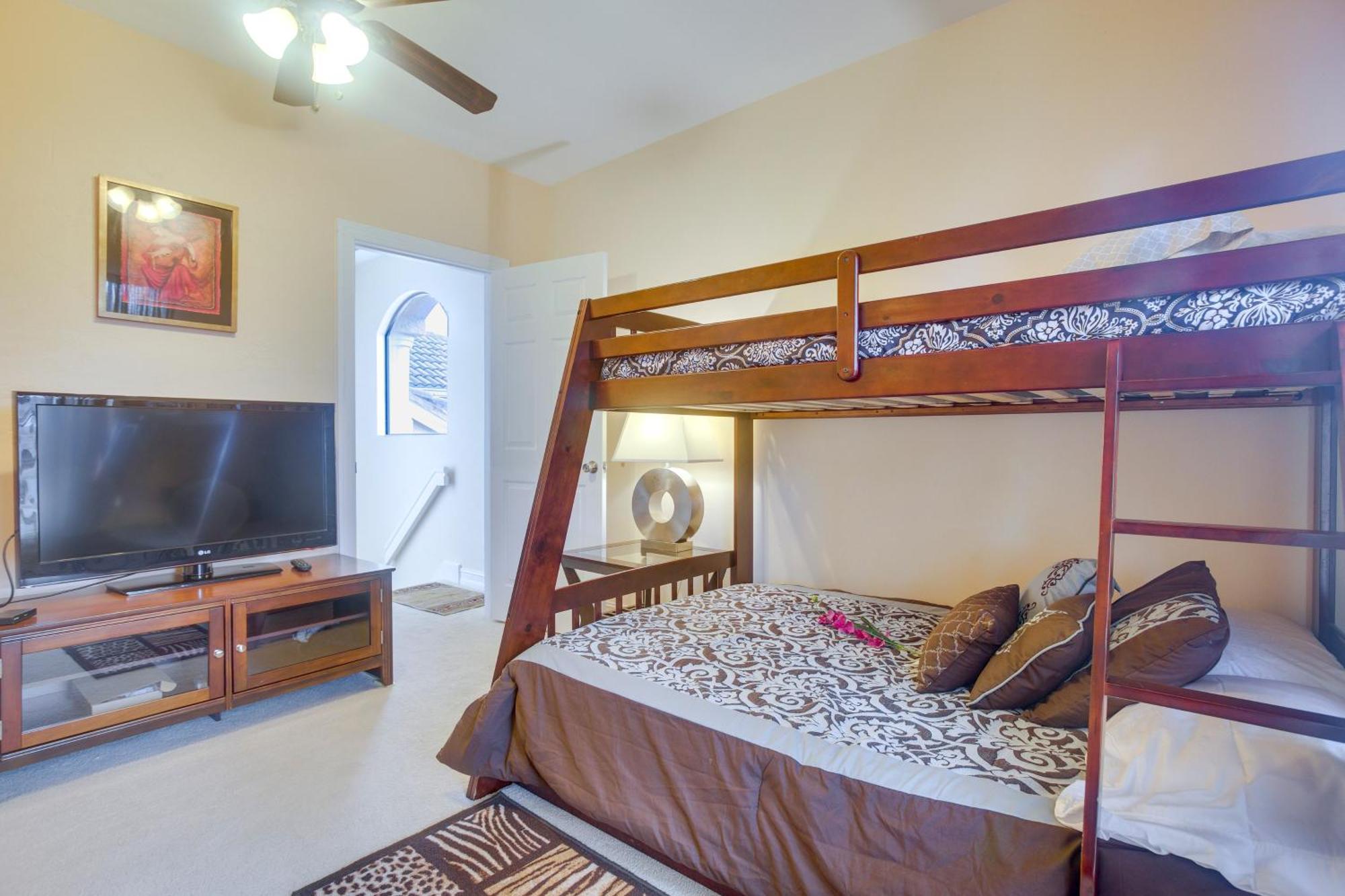 Villa Upscale With Outdoor Bar And Pool! *