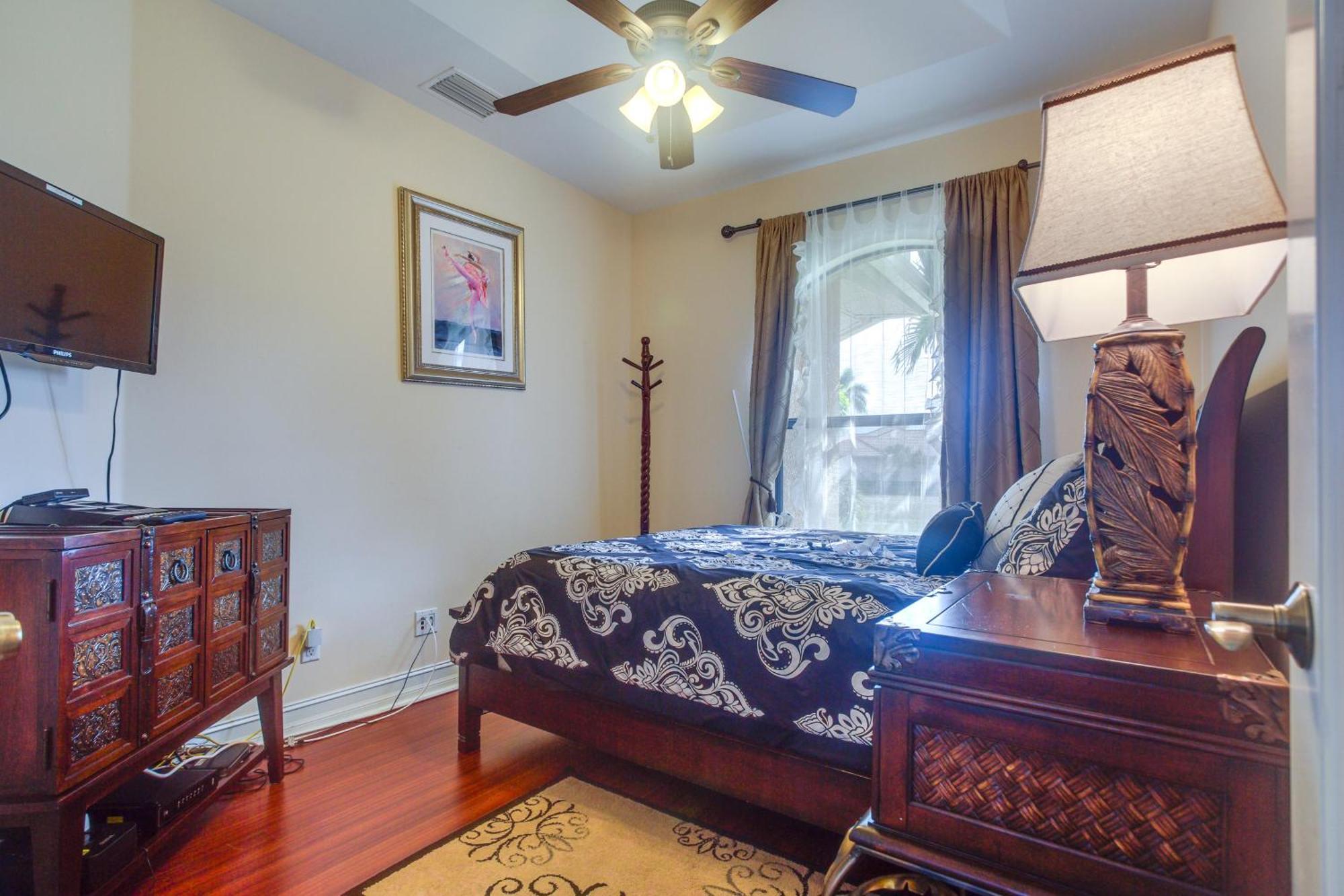 Upscale With Outdoor Bar And Pool! Villa Marco Island