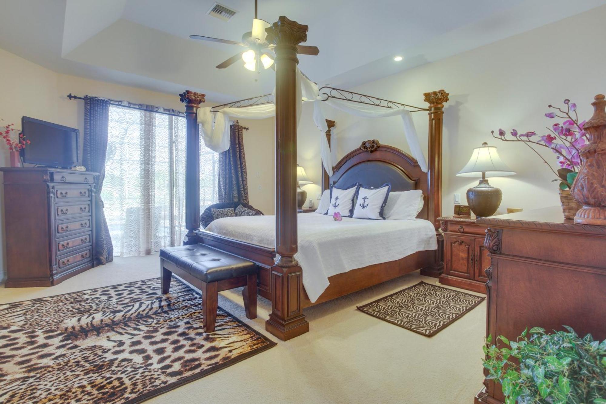 Upscale With Outdoor Bar And Pool! Villa *