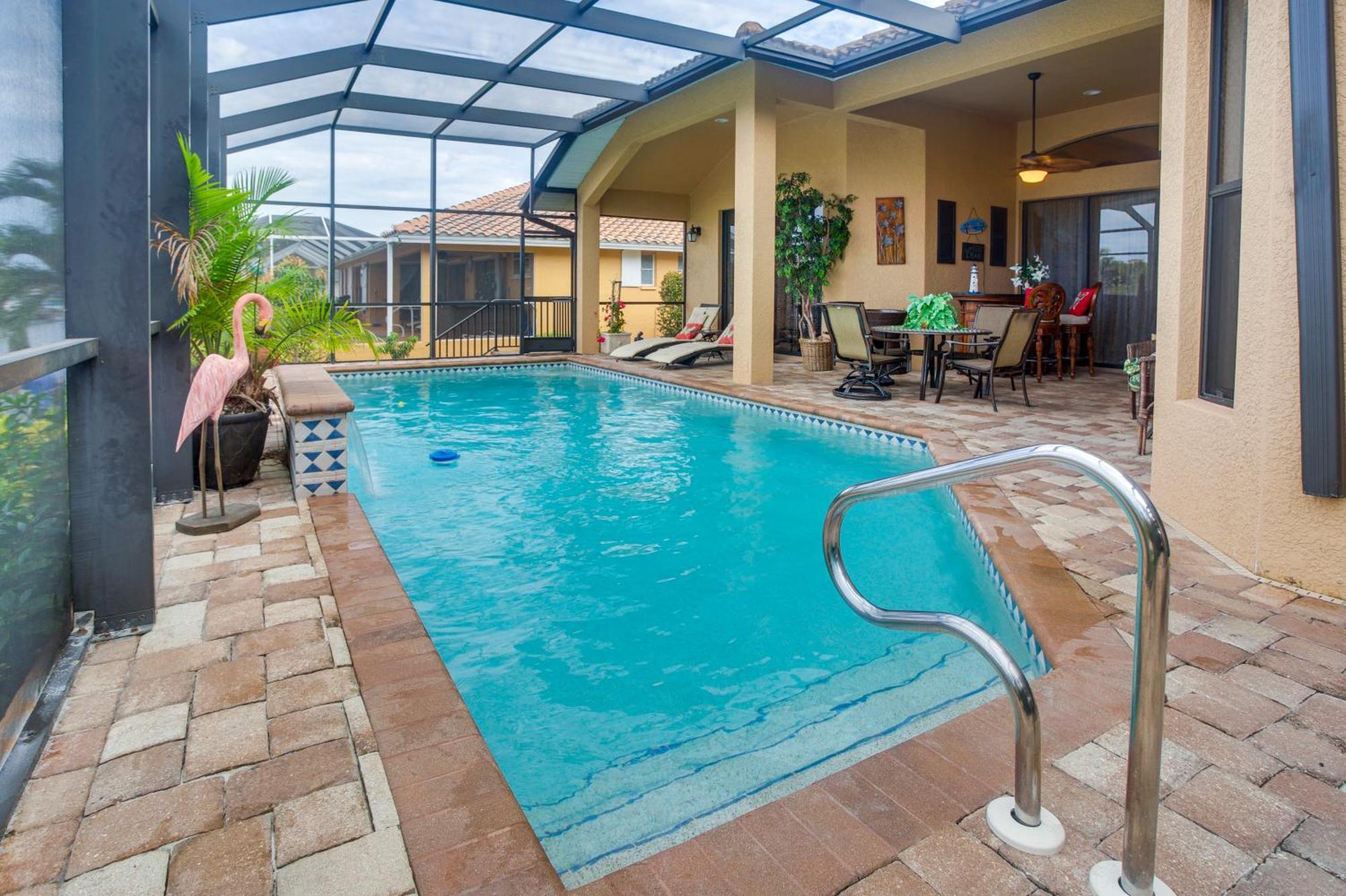 Upscale With Outdoor Bar And Pool! * Marco Island