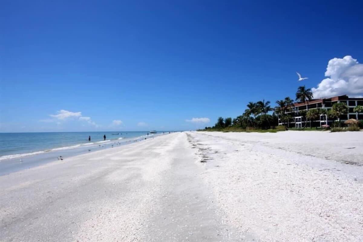 Gorgeous At Pointe Santo, Fantastic Amenities, Walk Out Patio, And Direct Gulf Views Holiday home Sanibel