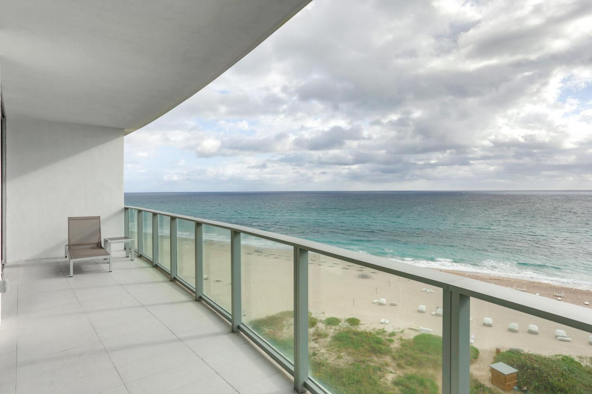 Stunning Ocean Views Riviera Condo! * Riviera Beach