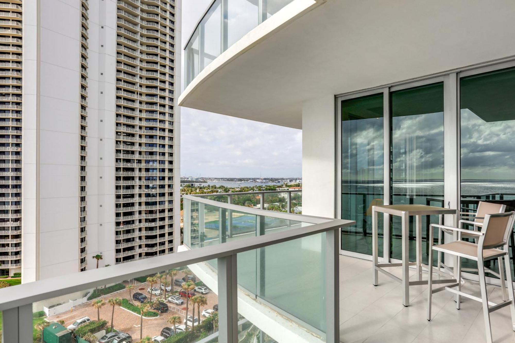 Stunning Ocean Views Riviera Condo!