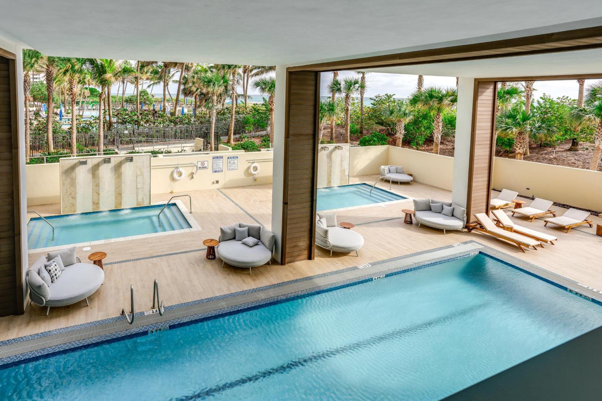Stunning Ocean Views Riviera Condo! Apartment Riviera Beach