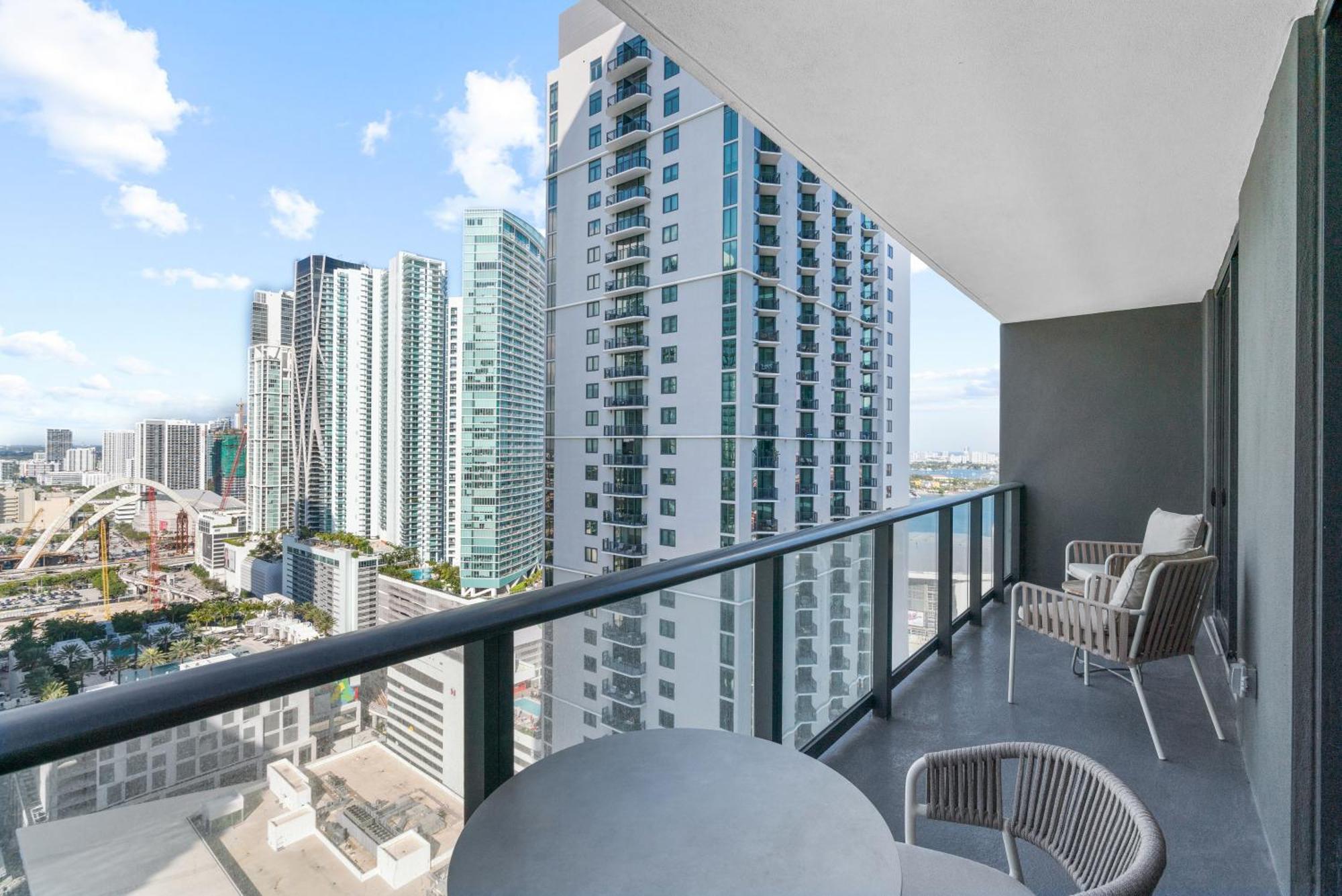 Luxury 2-bdrm In The Heart Of Downtown Apartment