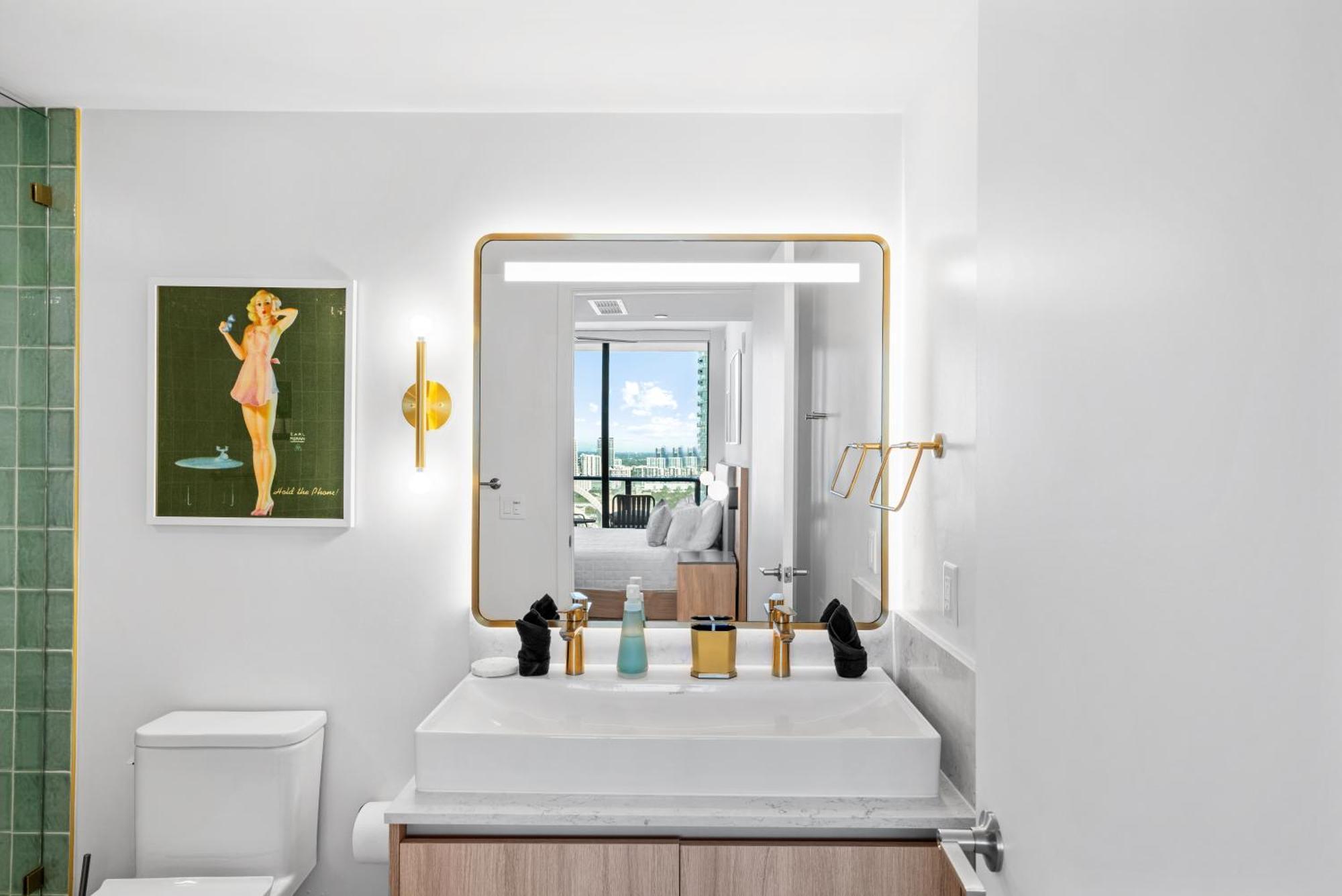 Apartment Luxury 2-bdrm In The Heart Of Downtown *