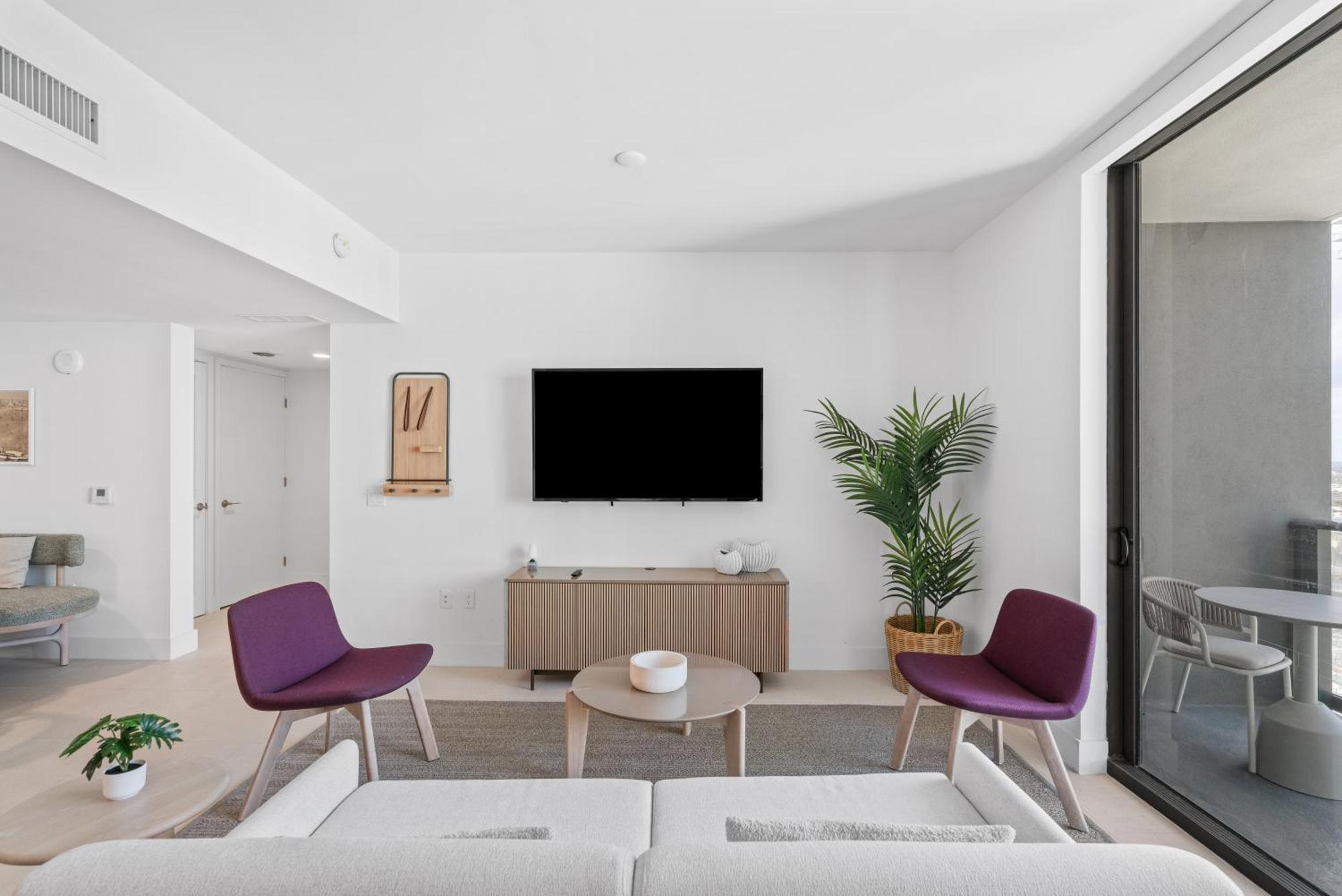 Apartment Luxury 2-bdrm In The Heart Of Downtown *