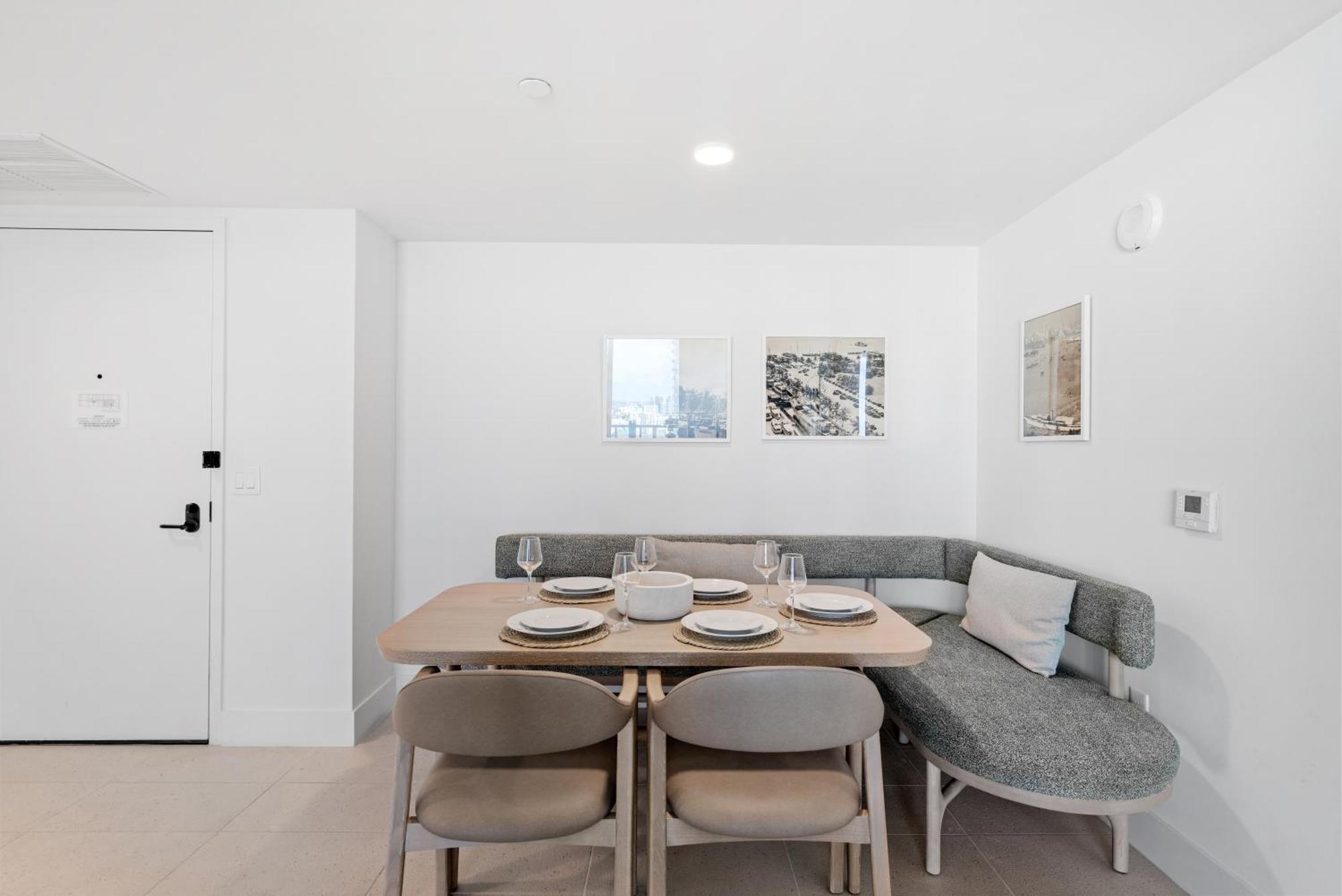 Luxury 2-bdrm In The Heart Of Downtown Apartment