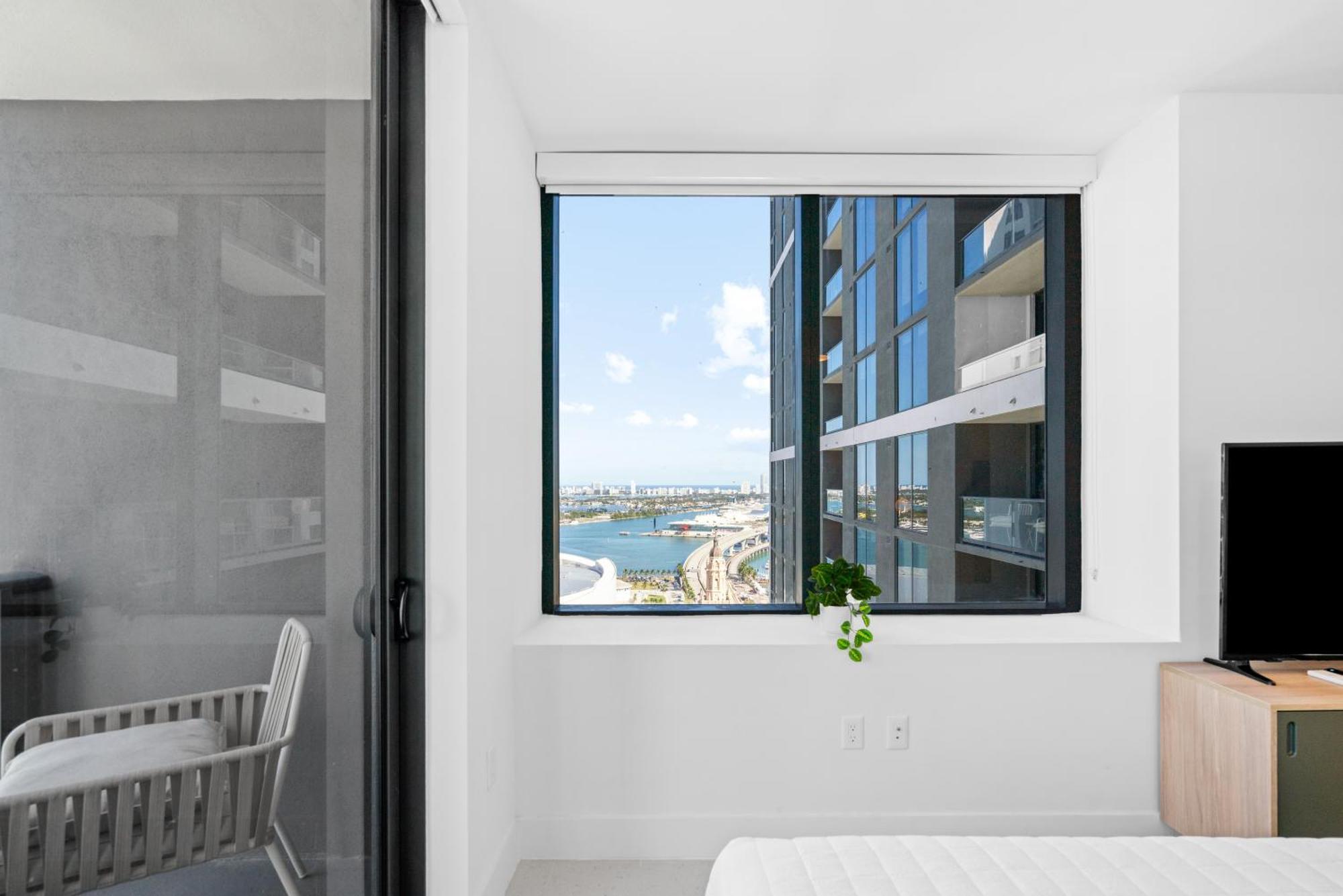 Luxury 2-bdrm In The Heart Of Downtown Apartment Miami