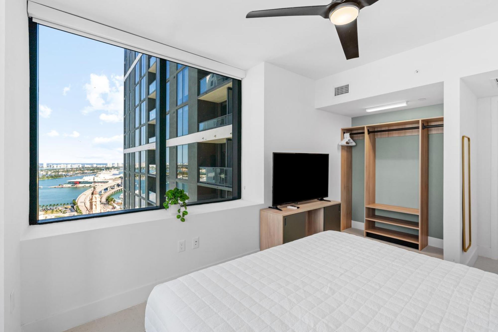 Luxury 2-bdrm In The Heart Of Downtown *
