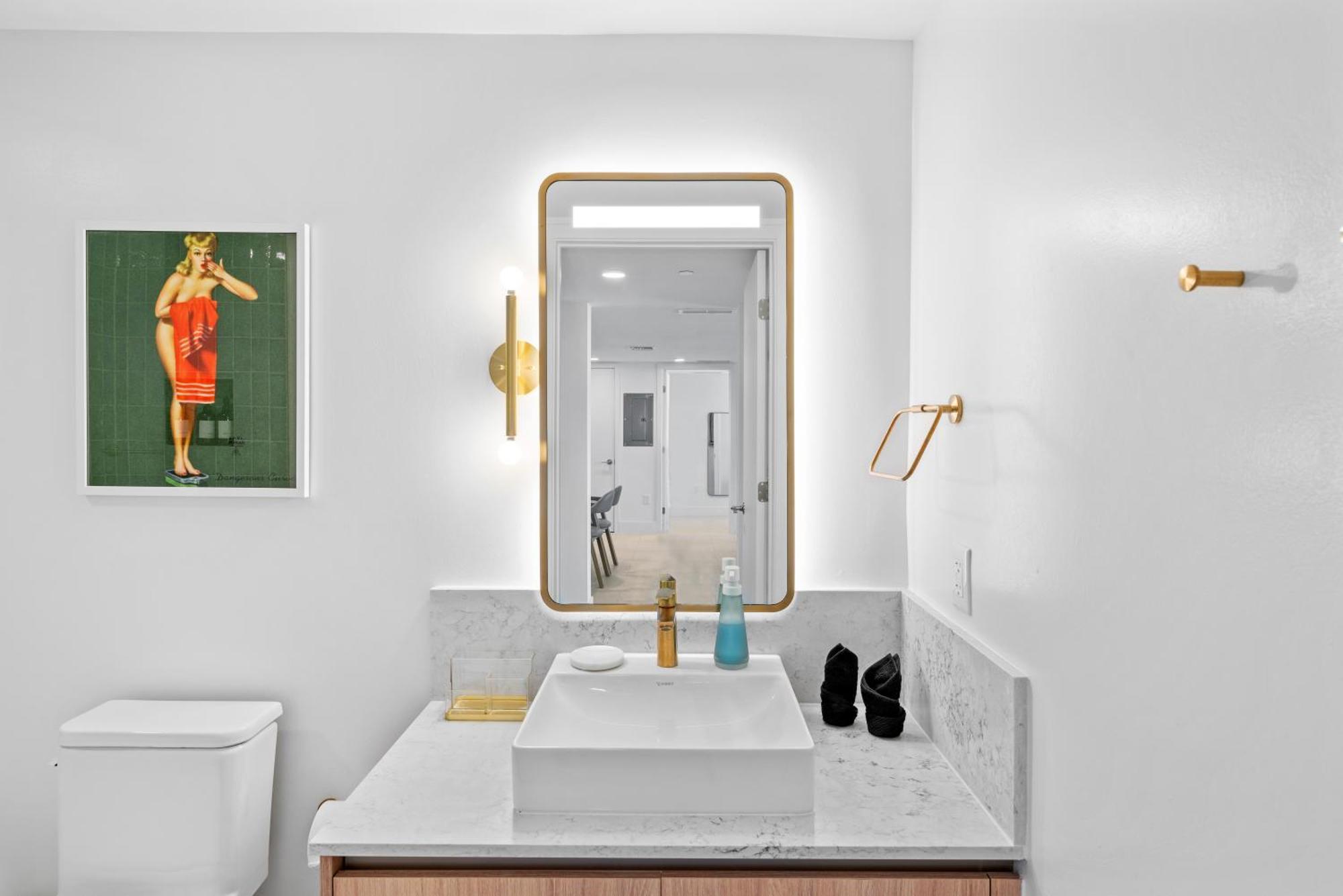 Luxury 2-bdrm In The Heart Of Downtown *