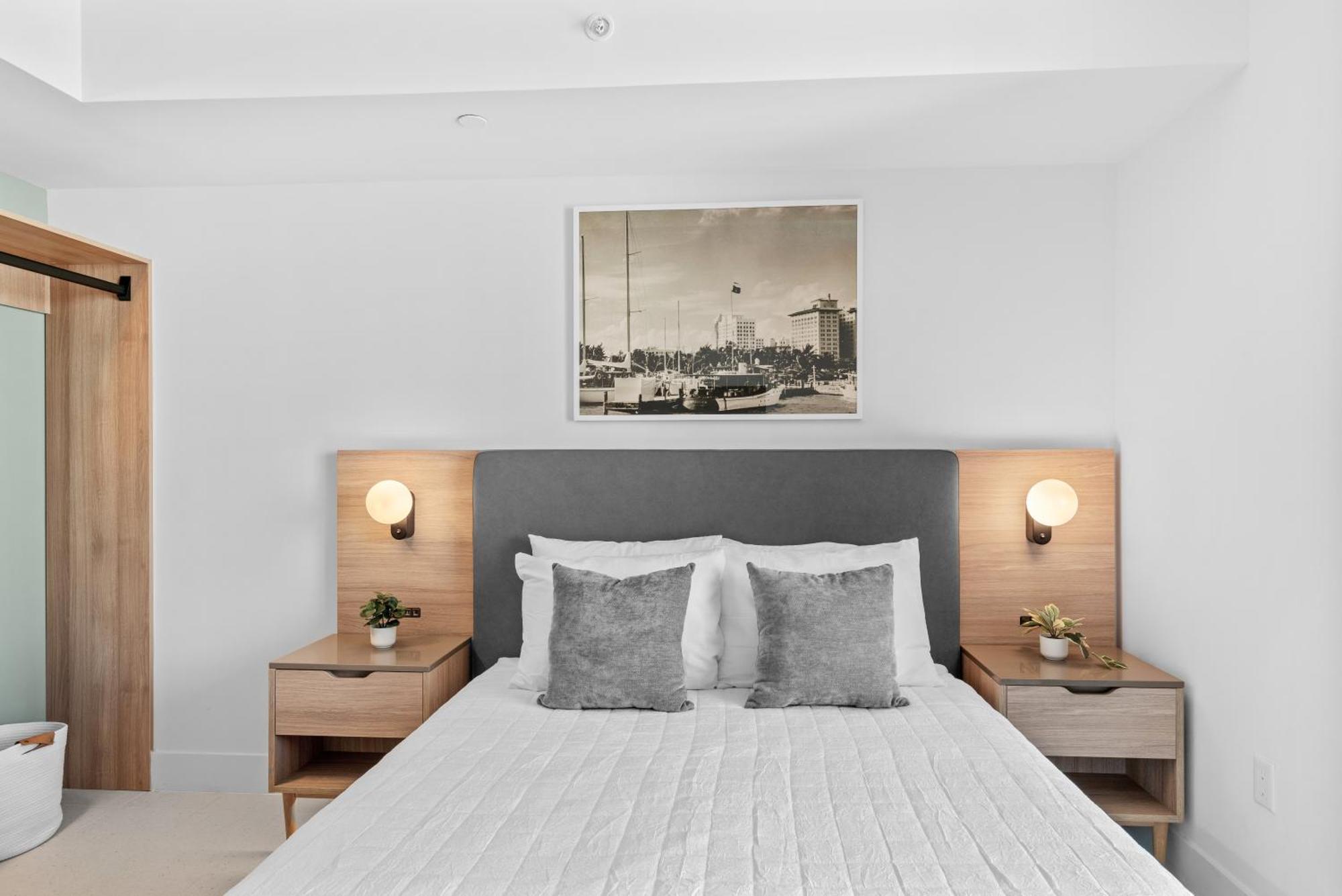 Apartment Luxury 2-bdrm In The Heart Of Downtown *
