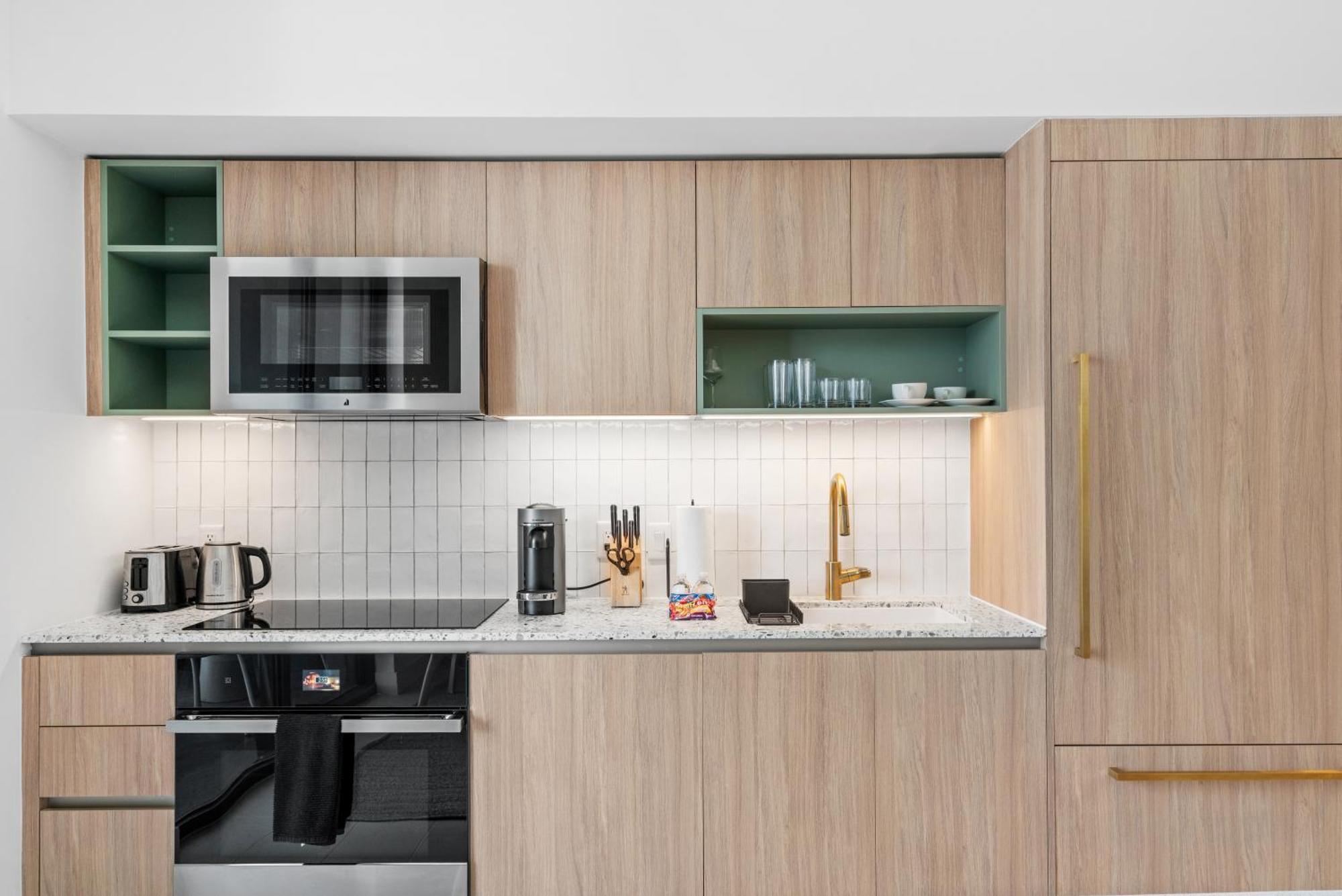 Apartment Luxury 2-bdrm In The Heart Of Downtown *