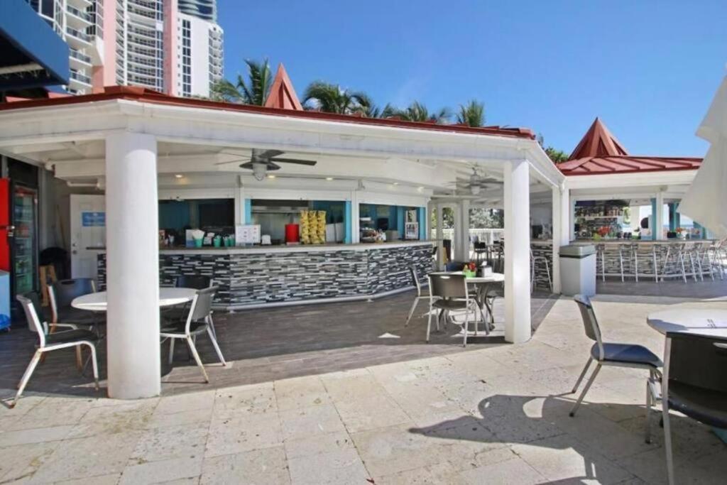 Departamento Sobre La Playa Con Vista A La Collins Ave * Sunny Isles Beach