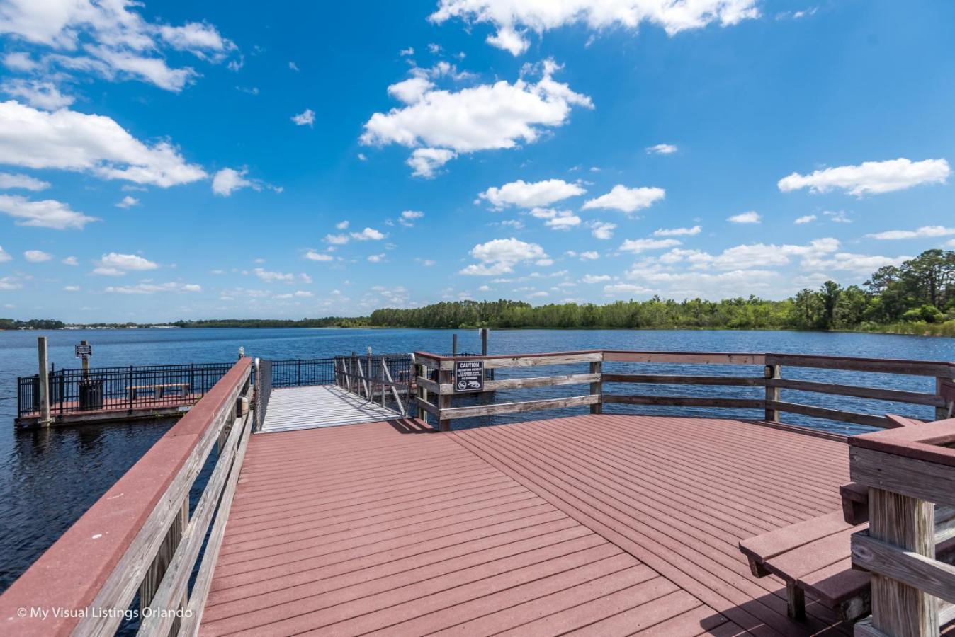 Balcony Access Splashpad Hot Tub Pool *