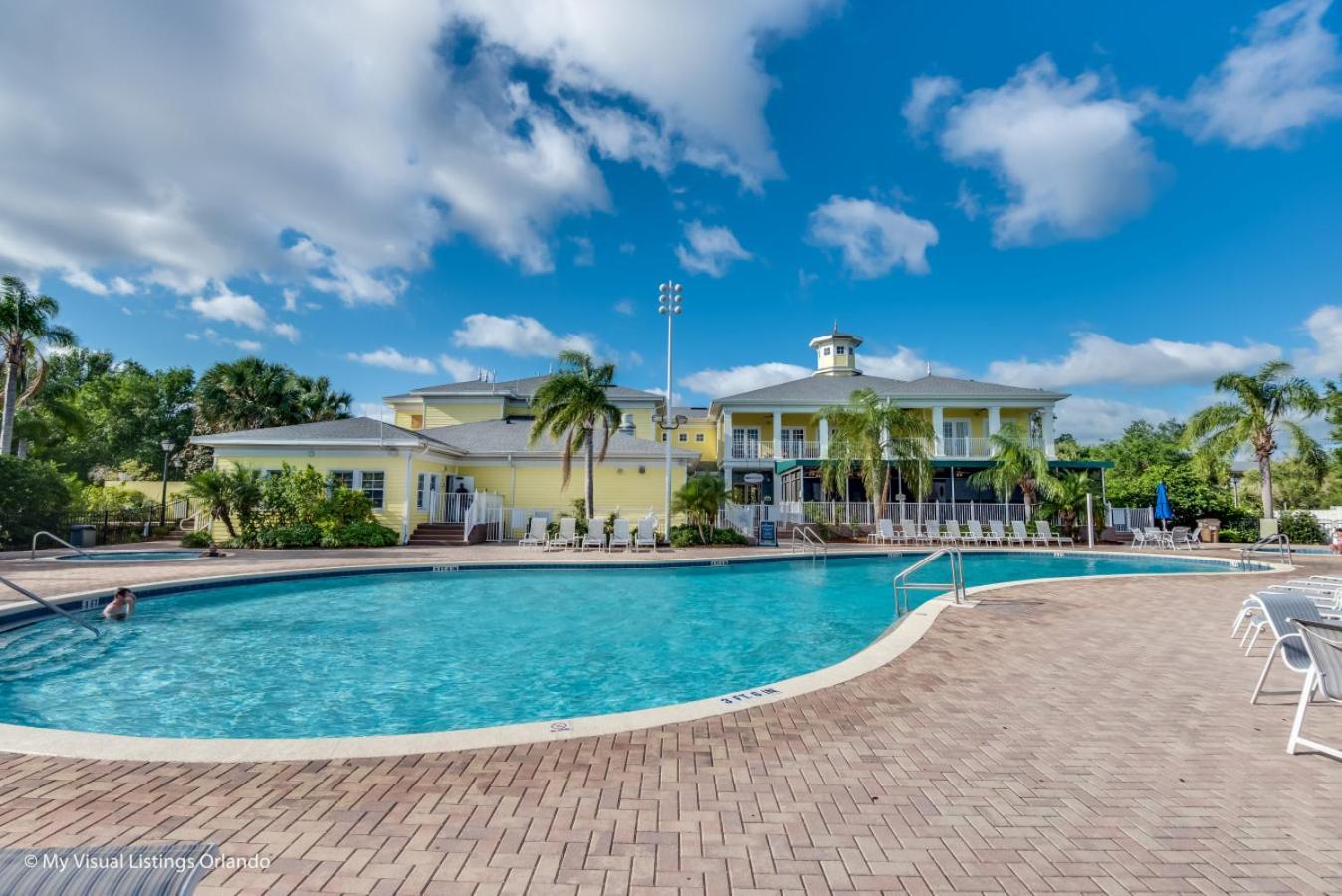 Balcony Access Splashpad Hot Tub Pool Holiday home