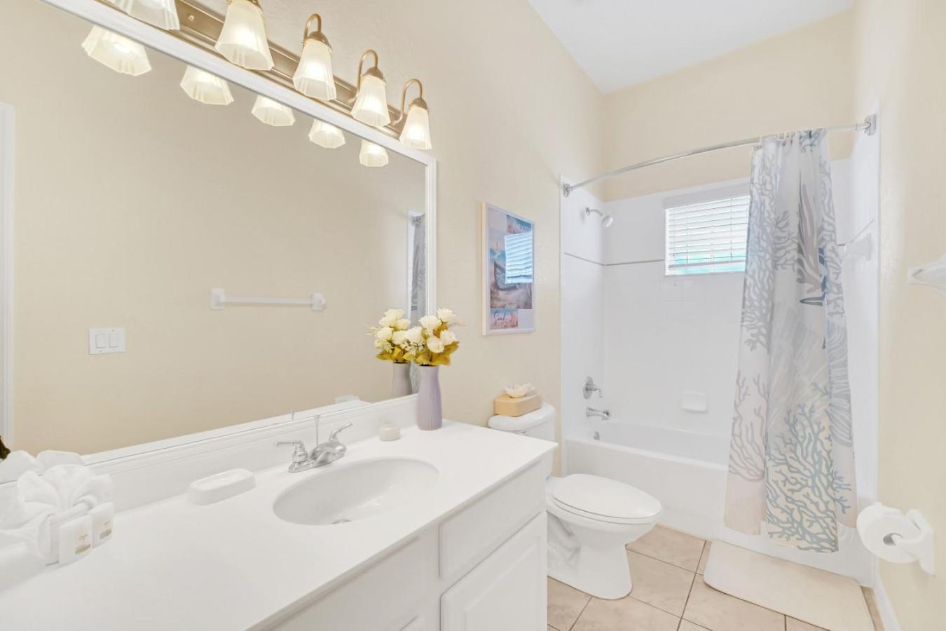 Balcony Access Splashpad Hot Tub Pool Holiday home *