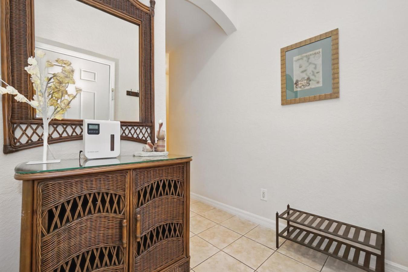 Balcony Access Splashpad Hot Tub Pool *