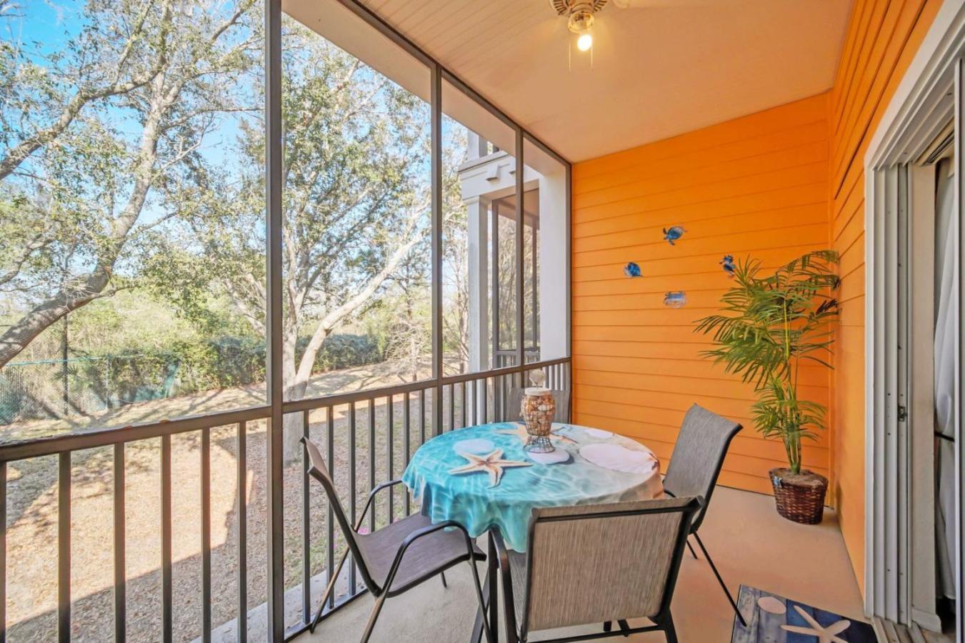 Balcony Access Splashpad Hot Tub Pool Holiday home *