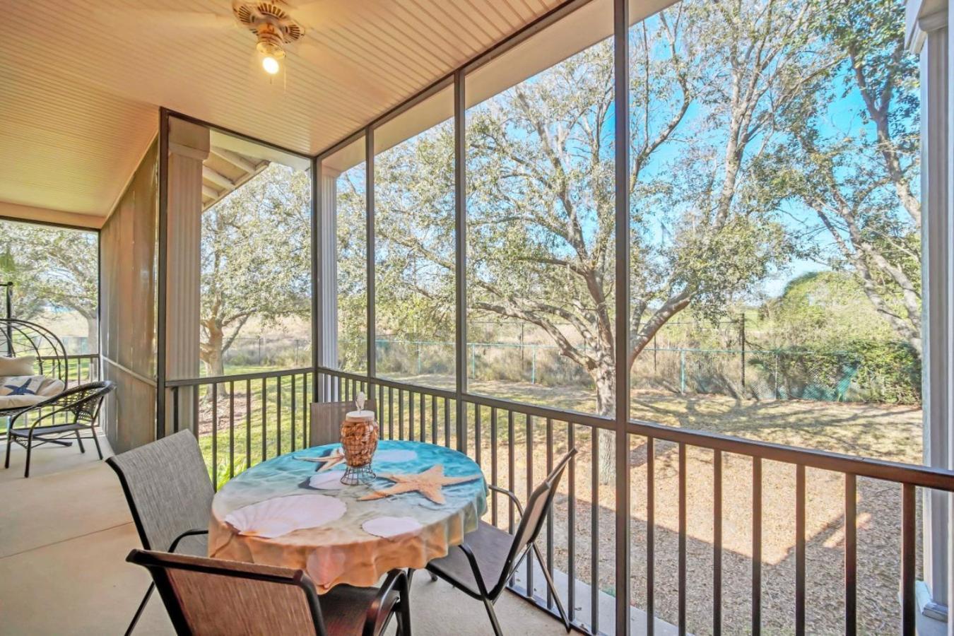 Balcony Access Splashpad Hot Tub Pool Holiday home *
