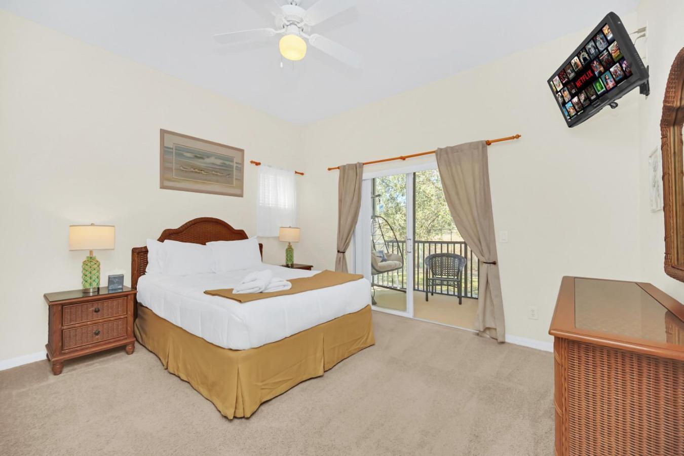 Balcony Access Splashpad Hot Tub Pool