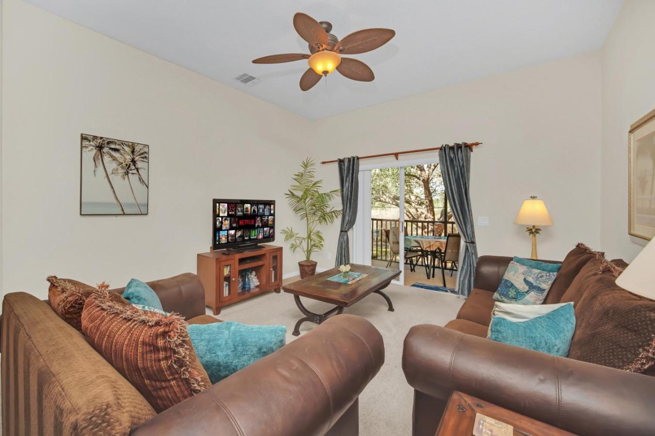 Holiday home Balcony Access Splashpad Hot Tub Pool