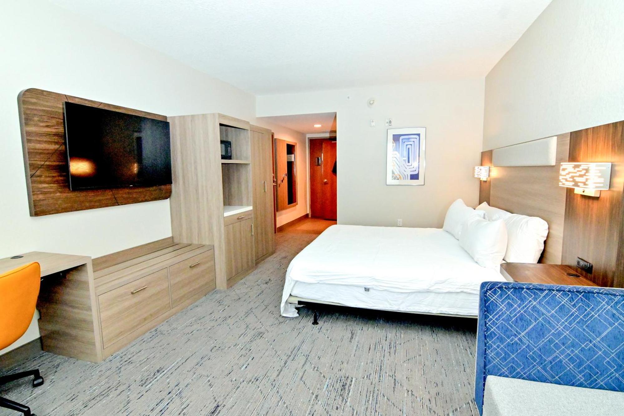 & Suites-i-95 Hotel 2*