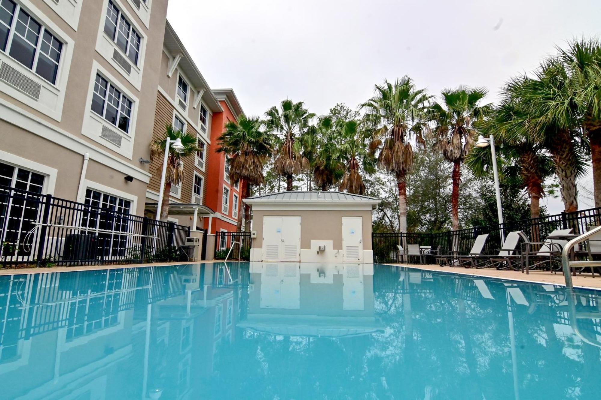 & Suites-i-95 Hotel